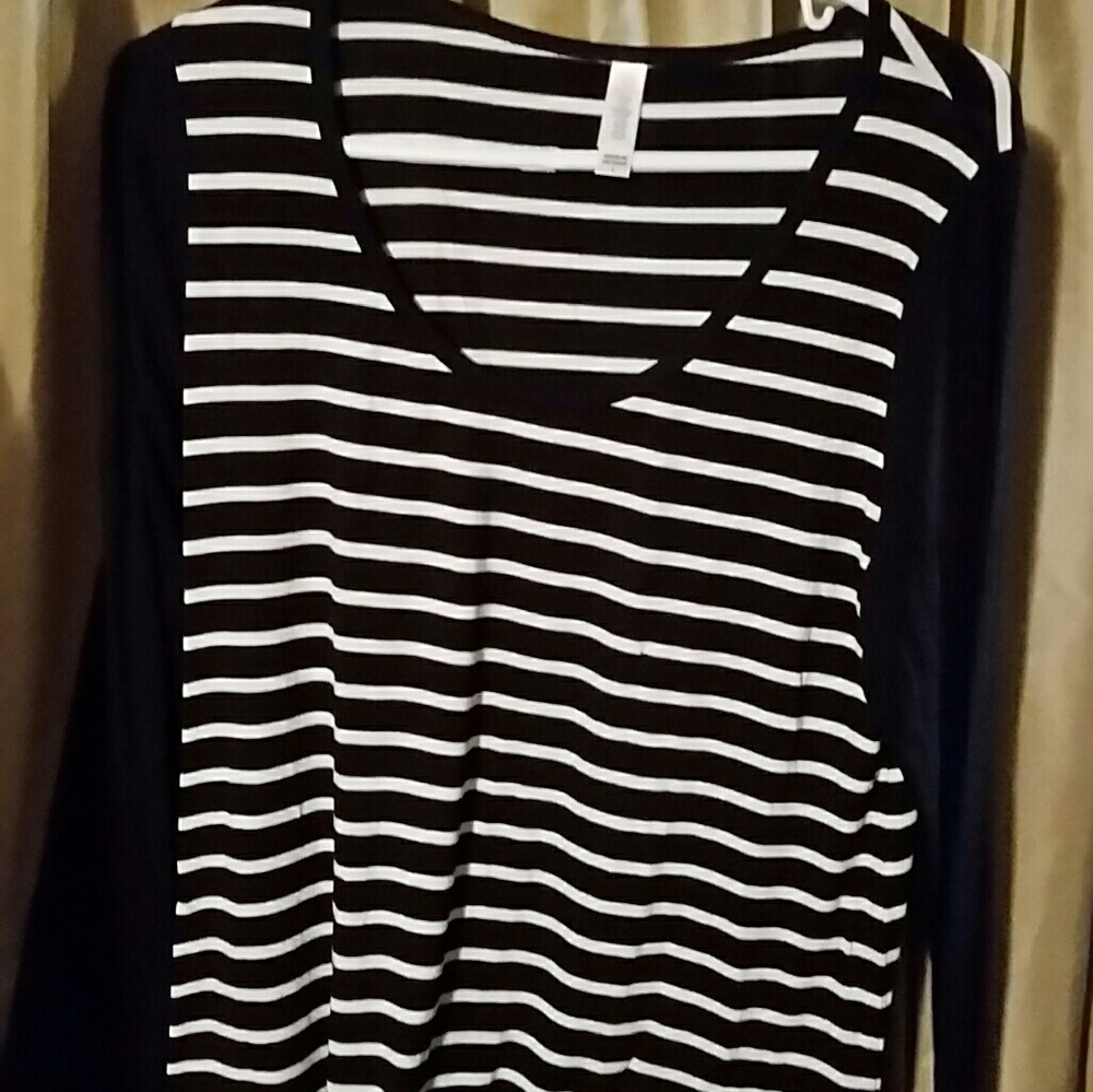 Lularoe classic shirt!